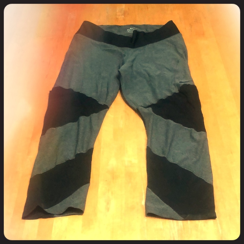 MAKE OFFER Black/Grey Mesh Panel NIKE Crop Legging